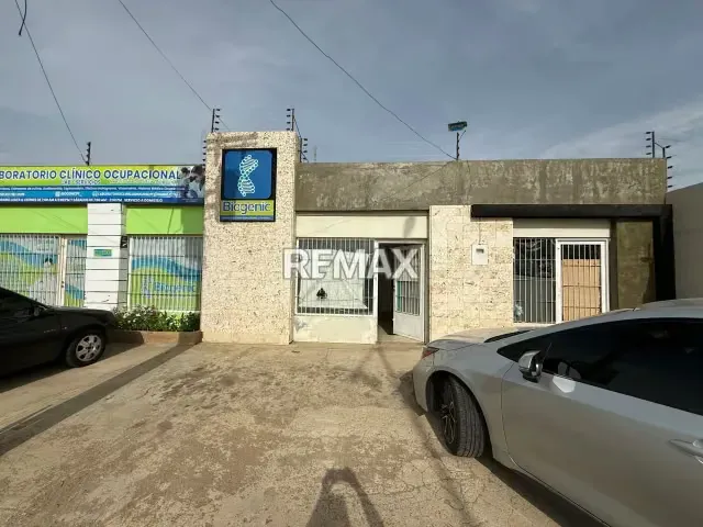 Se alquila local comercial. Av Ollarvides