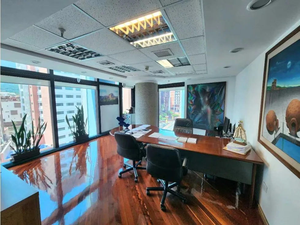 En venta oficina 210m2 Centro Lido El Rosal 5077