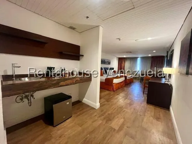Apartamento (1 Nivel) en Venta en Chuao, Distrito Metropolitano - 2