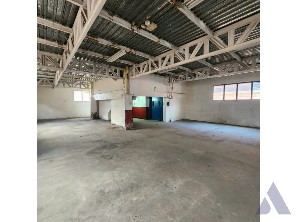 Vendo edificio industrial 2000m2 La Urbina 4391