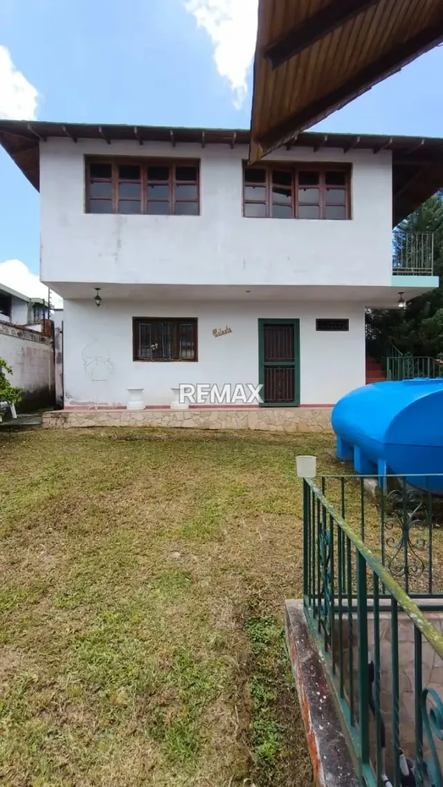 Hermosa Casa Tipo Chalet, Ubicado en el Sector Juan Diaz, Municipio Escuque - 2