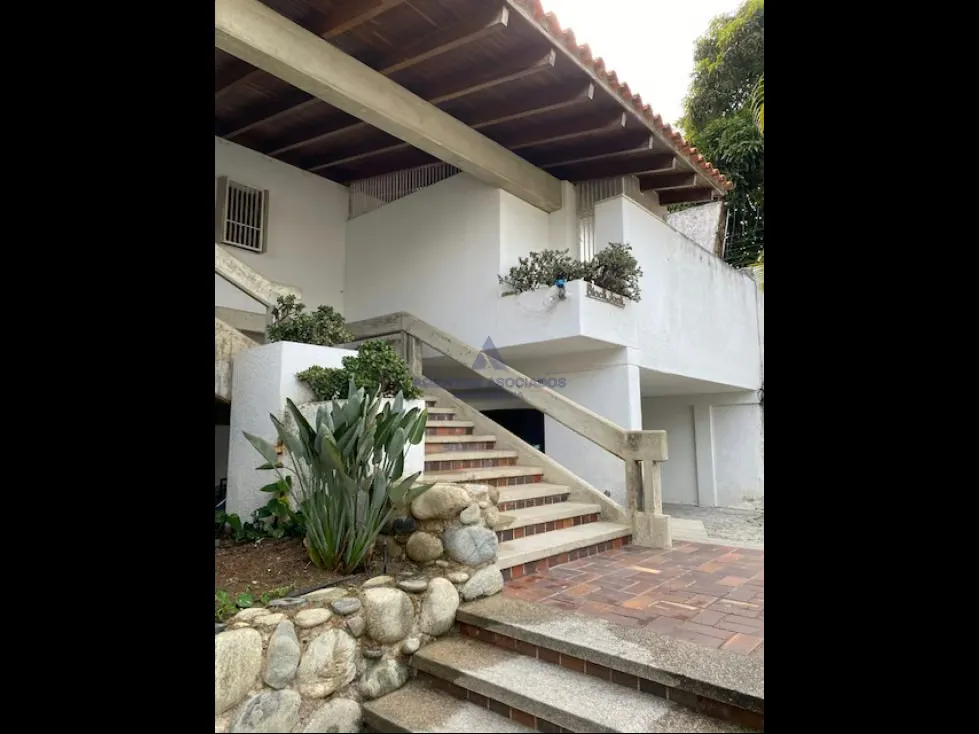 Se vende casa 1666m2 de terreno/5h/ 6b/6 ptos /Lomas del Mirador/2596