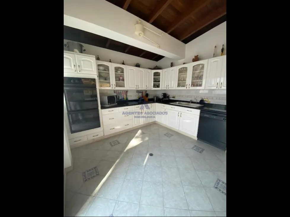 Se vende casa 1666m2 de terreno/5h/ 6b/6 ptos /Lomas del Mirador/2596 - 15