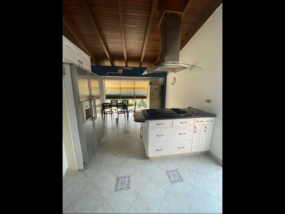 Se vende casa 1666m2 de terreno/5h/ 6b/6 ptos /Lomas del Mirador/2596 - 16