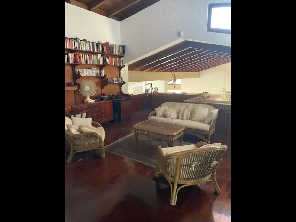 Se vende casa 1666m2 de terreno/5h/ 6b/6 ptos /Lomas del Mirador/2596 - 7