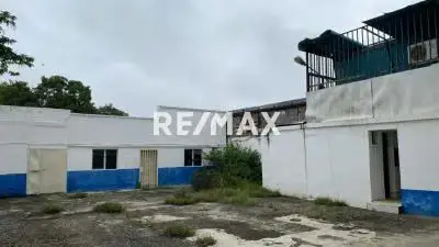 Terreno con Construcción en Venta Avenida Principal Carorita Zona Norte - Barquisimeto