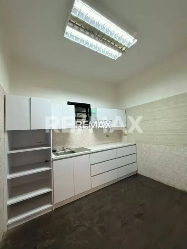 ¡Impulsa tu operación! Galpón cerrado con oficinas en alquiler – A metros de la Av. Intercomunal, Ciudad Ojeda - 14