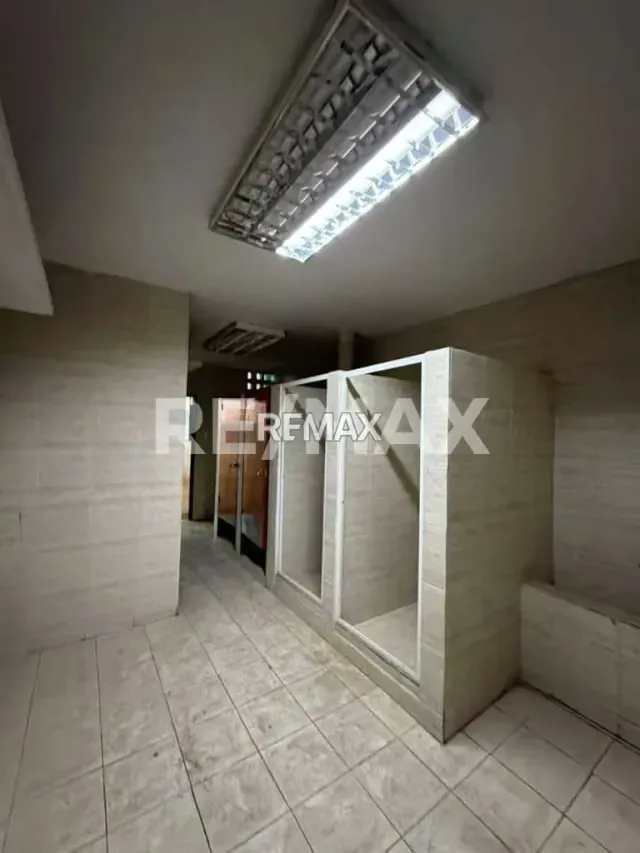 ¡Impulsa tu operación! Galpón cerrado con oficinas en alquiler – A metros de la Av. Intercomunal, Ciudad Ojeda - 4
