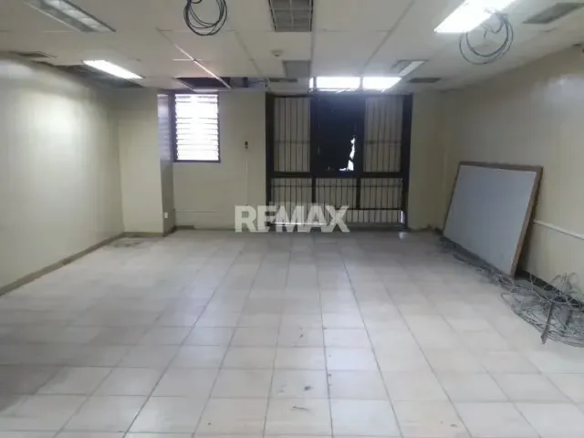 Alquiler de Local 68 Mtrs2, Mezz. M8, Edif. Compro, Sector Las Barrancas, Guatire Edo Miranda - 4