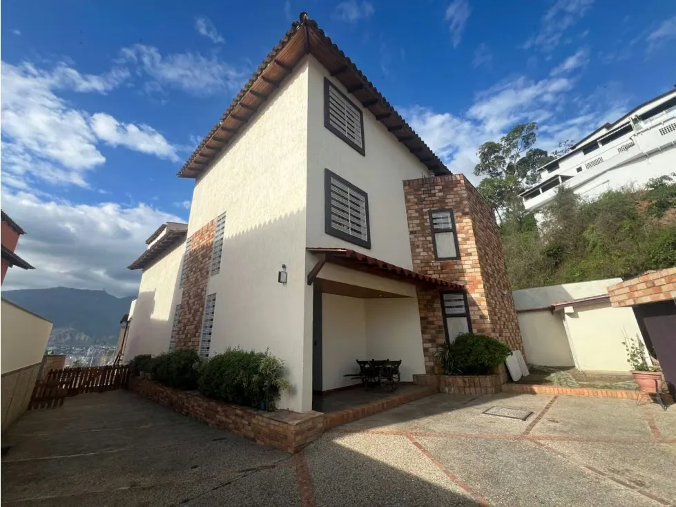 VENTA DE CASA EN COLINAS DE SANTA MÓNICA