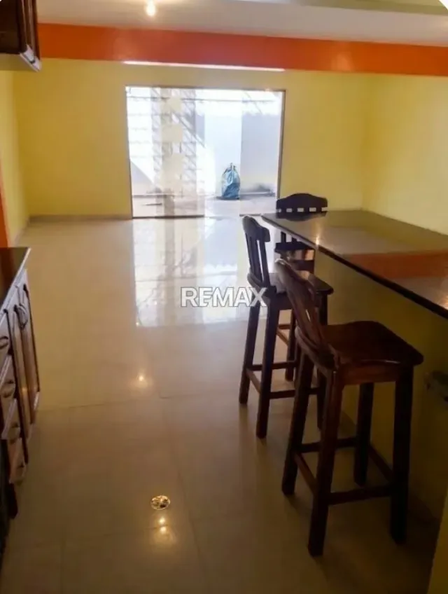Hermosa Casa a la Venta en la Urbanizacion VILLA MORA - 3