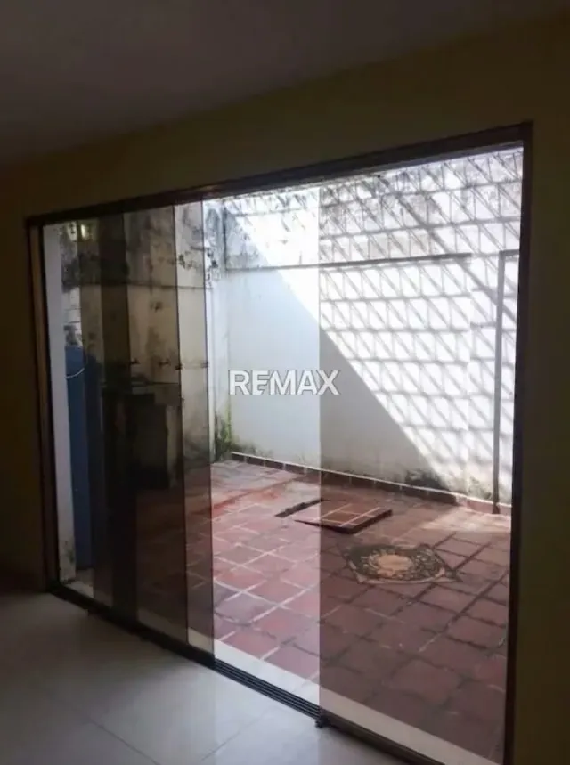 Hermosa Casa a la Venta en la Urbanizacion VILLA MORA - 5