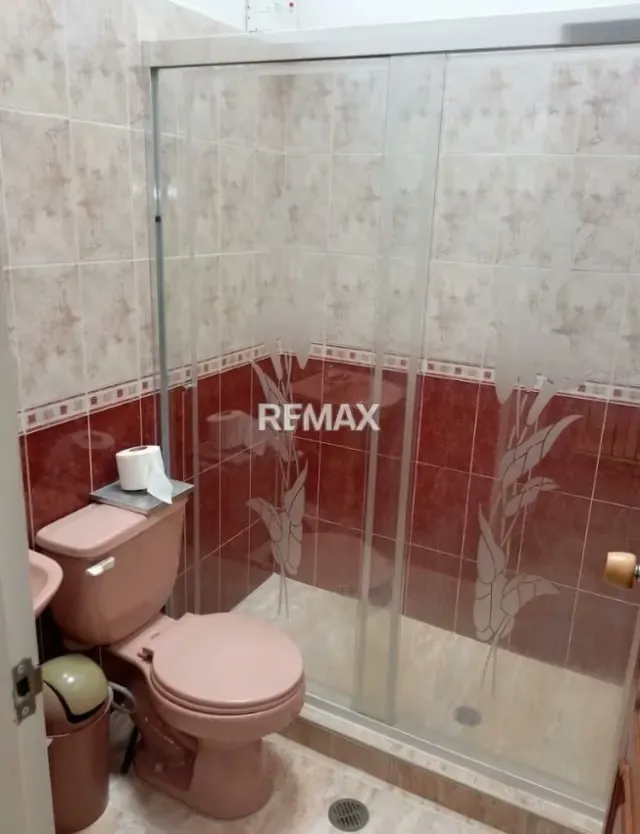 Hermosa Casa a la Venta en la Urbanizacion VILLA MORA - 8