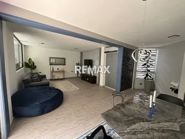 EN VENTA MODERNO TOWNHOUSE AMOBLADO EN LA URB. EL BOSQUE - 3