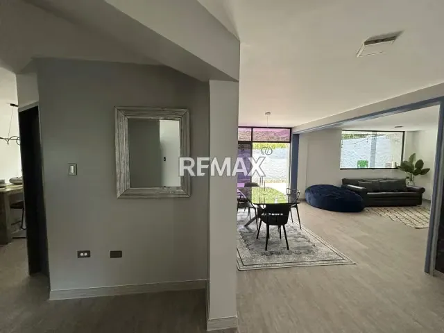 EN VENTA MODERNO TOWNHOUSE AMOBLADO EN LA URB. EL BOSQUE - 7