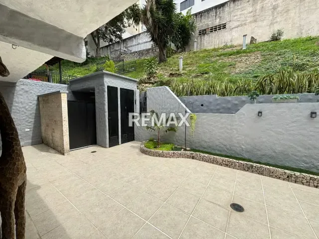 EN VENTA MODERNO TOWNHOUSE AMOBLADO EN LA URB. EL BOSQUE - 10