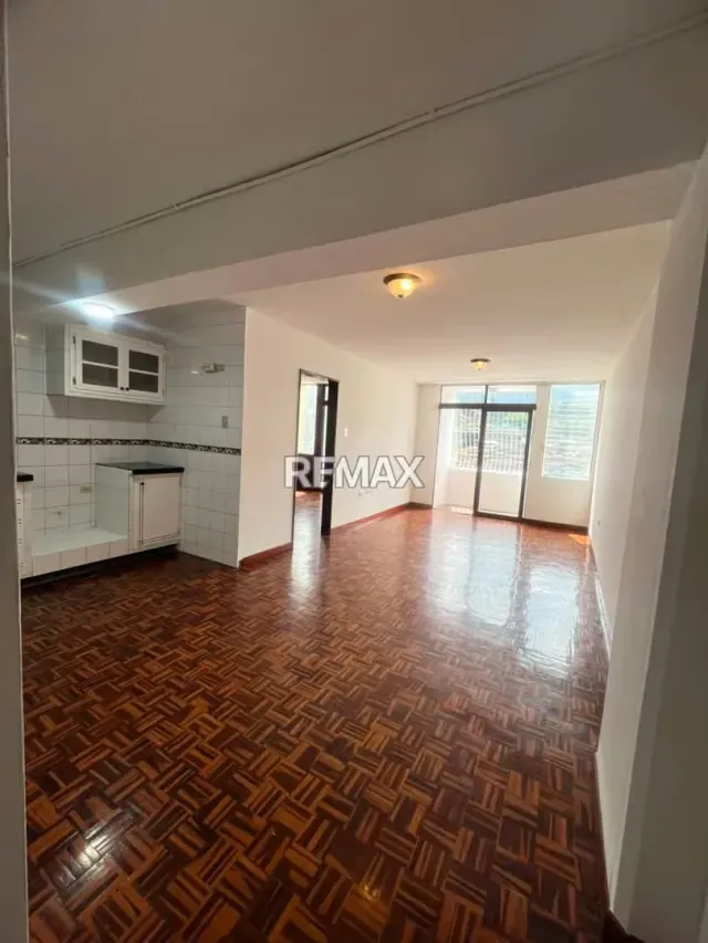 Alquiler Apartamento tipo estudio Torre F Piso 8 - 4