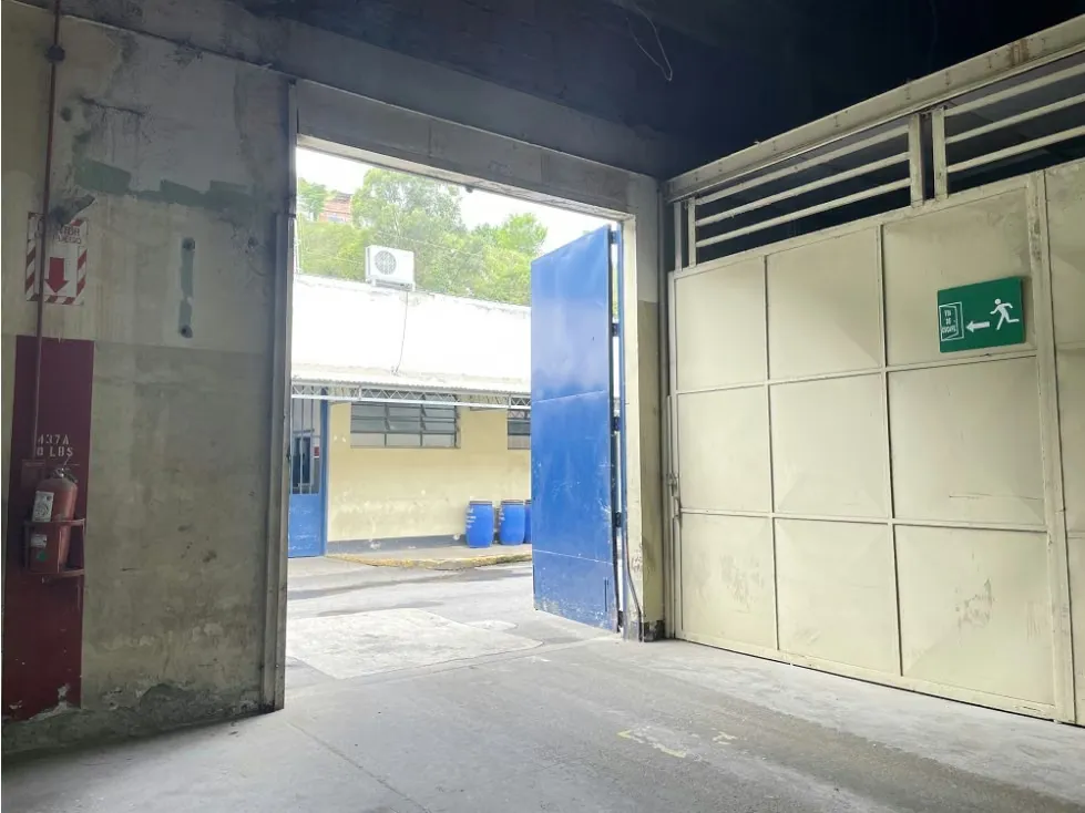 Alquilo Galpón Industrial en La Urbanización Ruiz Pineda 53 M2 - 2