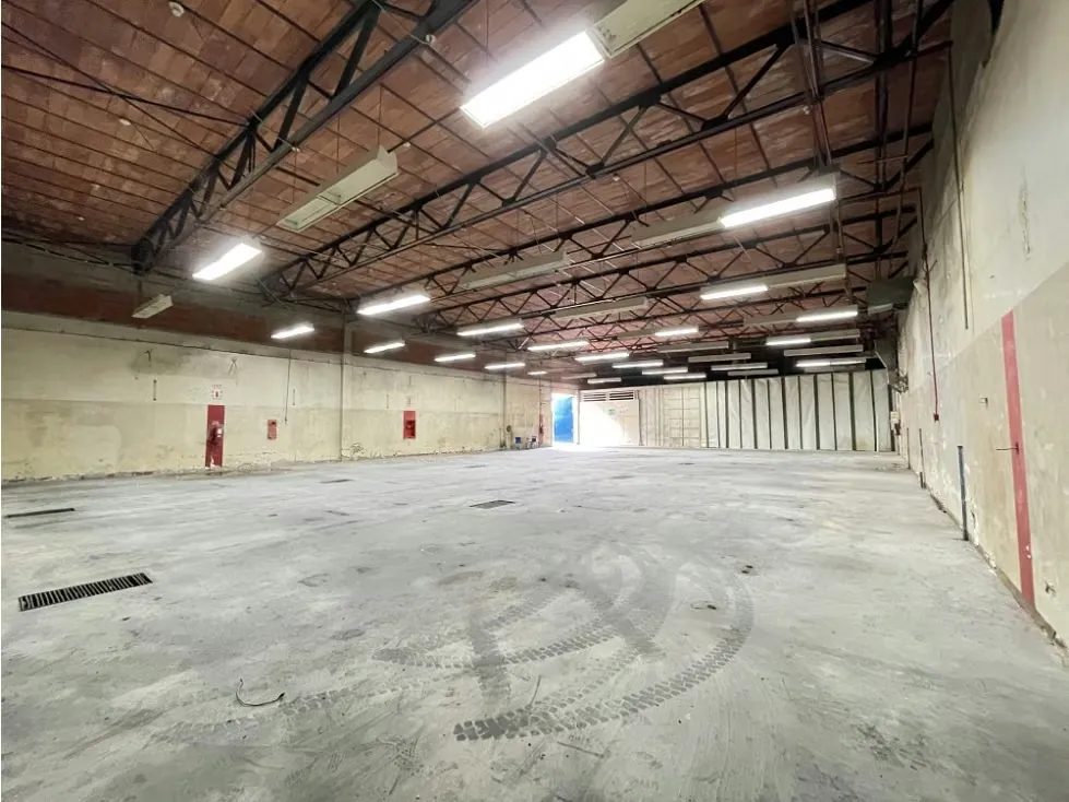 Alquilo Galpón Industrial en La Urbanización Ruiz Pineda 53 M2 - 3