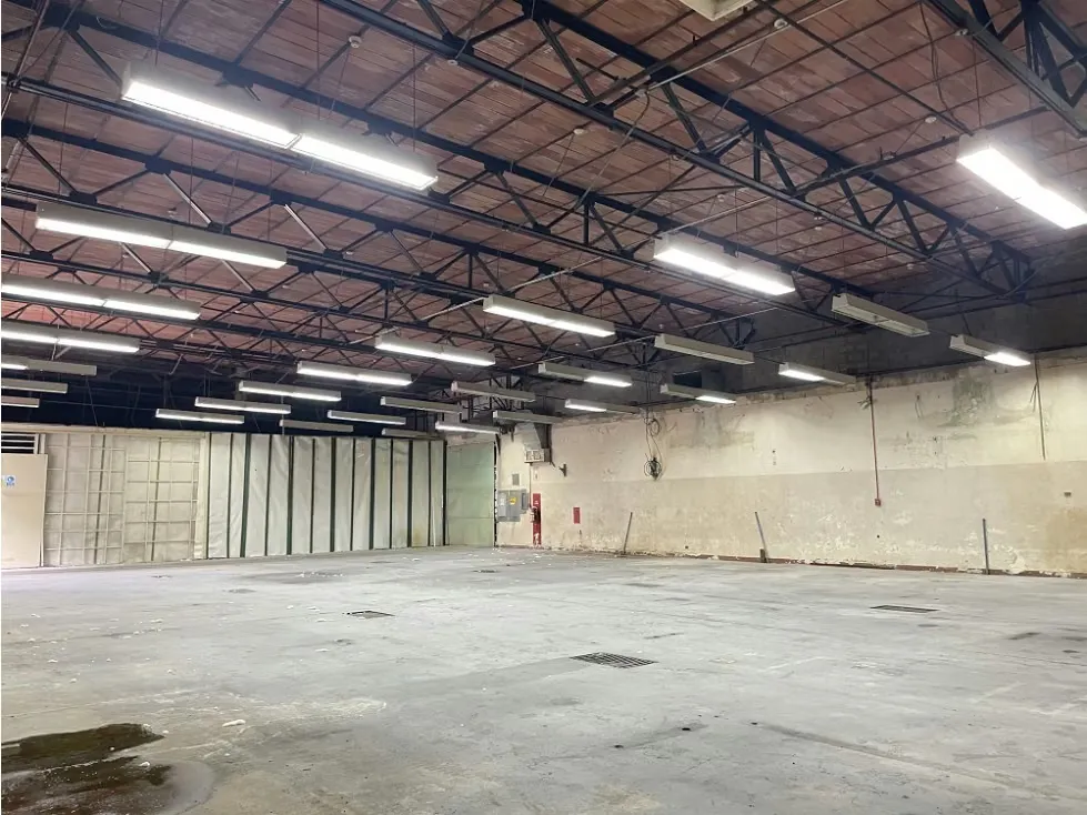 Alquilo Galpón Industrial en La Urbanización Ruiz Pineda 53 M2 - 4