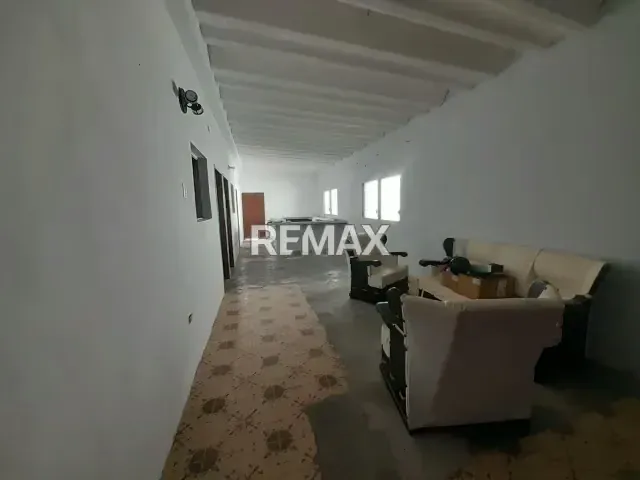 EN VENTA TERRENO CON BIENHECHURIA A ESCASOS METROS DE LA AVENIDA PRINCIPAL EN EL CASCO CENTRAL DE TUCACAS - 2