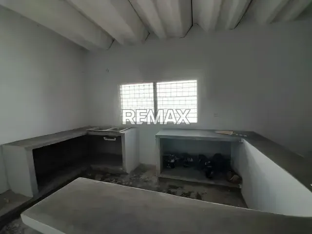 EN VENTA TERRENO CON BIENHECHURIA A ESCASOS METROS DE LA AVENIDA PRINCIPAL EN EL CASCO CENTRAL DE TUCACAS - 8