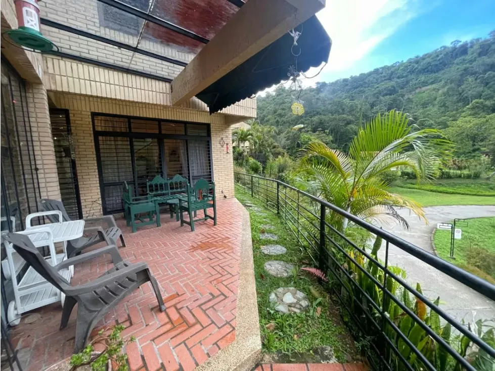 Se vende casa 380m2 Monteclaro Laguna - Los Teques 1700 - 23