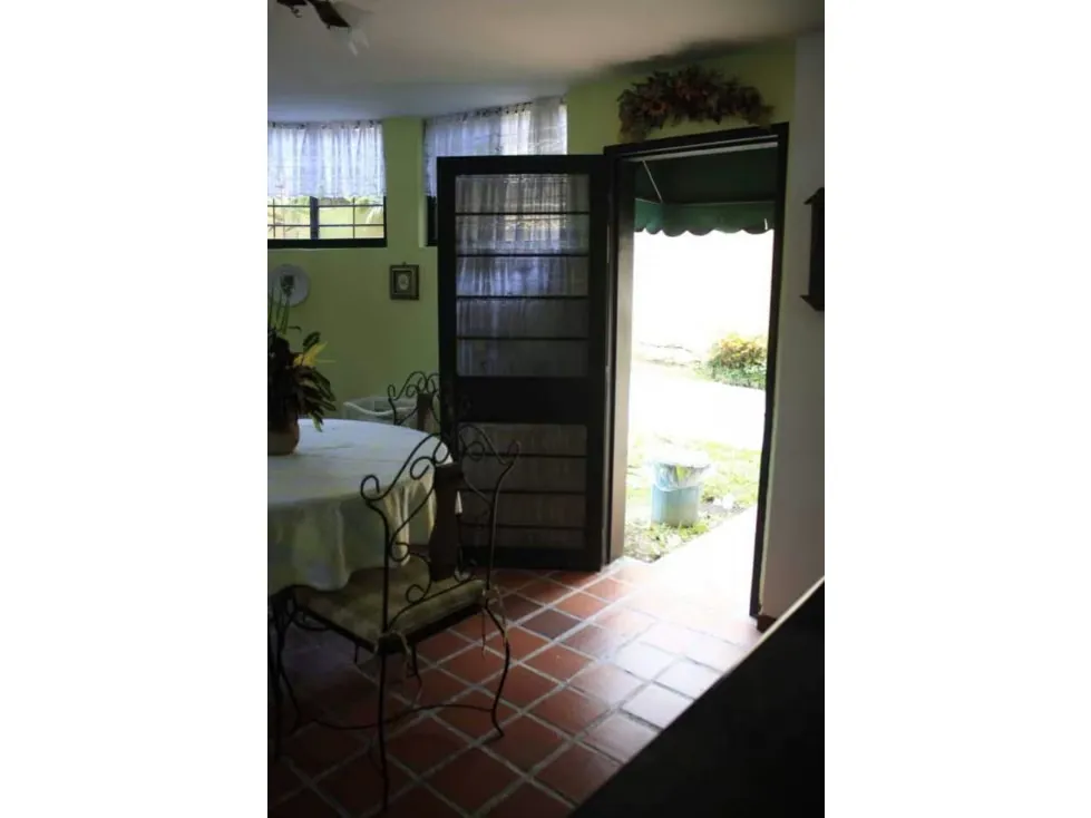 Se vende casa 380m2 Monteclaro Laguna - Los Teques 1700 - 29