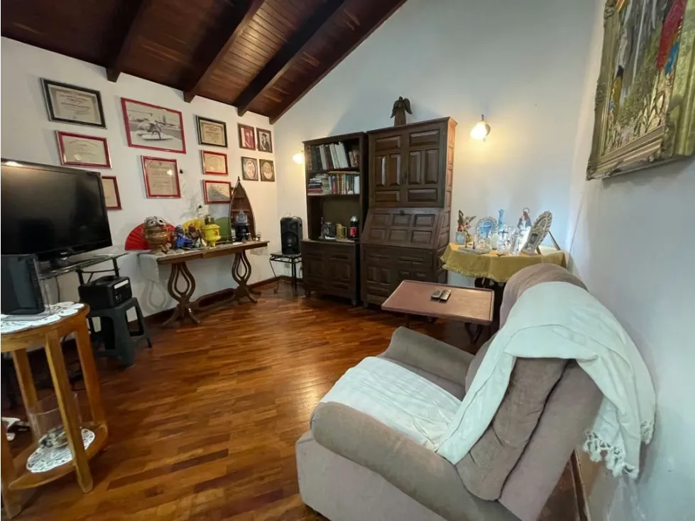 Se vende casa 380m2 Monteclaro Laguna - Los Teques 1700 - 31