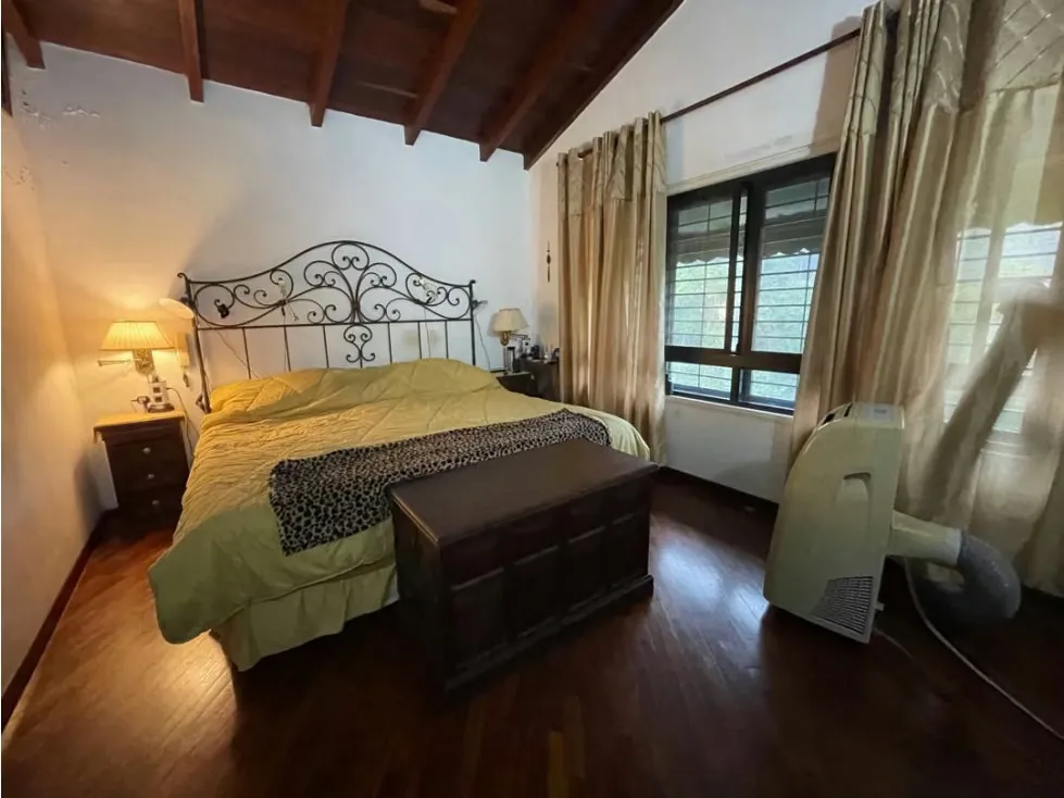 Se vende casa 380m2 Monteclaro Laguna - Los Teques 1700 - 32
