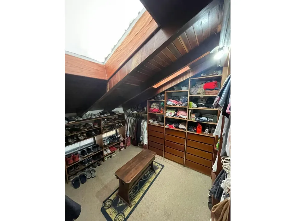 Se vende casa 380m2 Monteclaro Laguna - Los Teques 1700 - 33