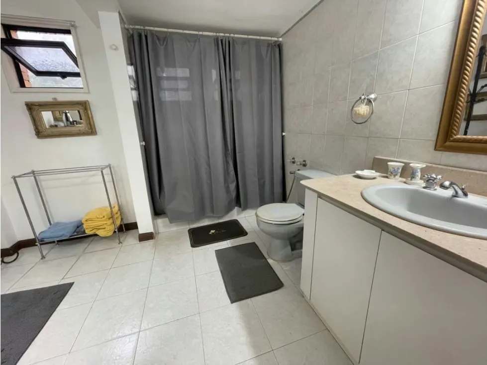 Se vende casa 380m2 Monteclaro Laguna - Los Teques 1700 - 35