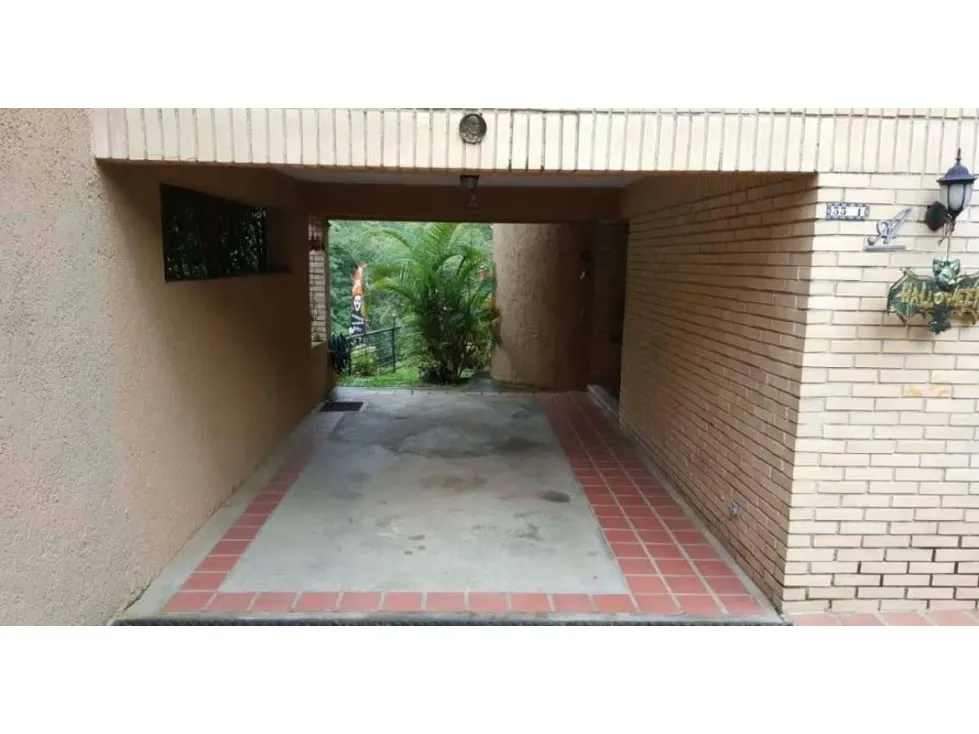 Se vende casa 380m2 Monteclaro Laguna - Los Teques 1700 - 39