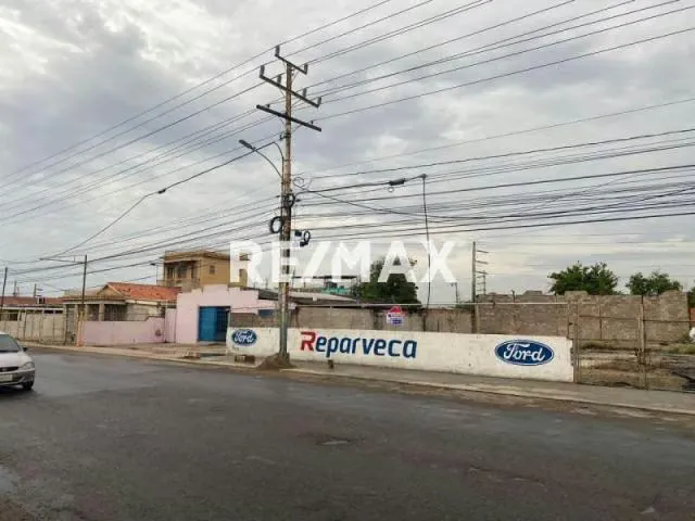 TERRENO EN VENTA UBICADO EN LA AVENIDA AMPARÓ - 3