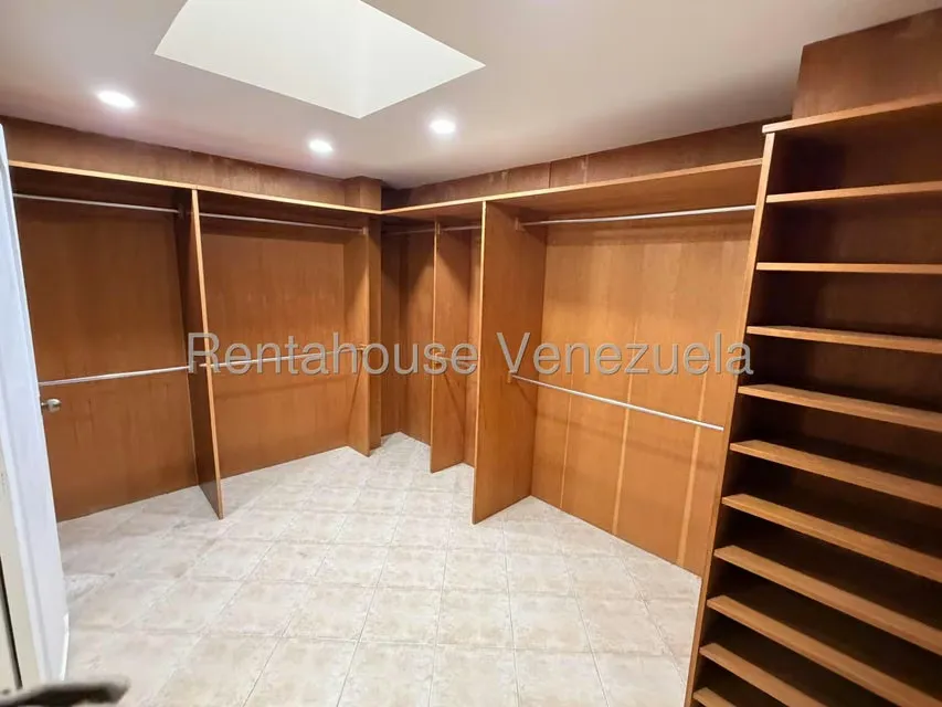 Apartamento (Duplex) en Alquiler en Las Esmeraldas, Distrito Metropolitano - 15