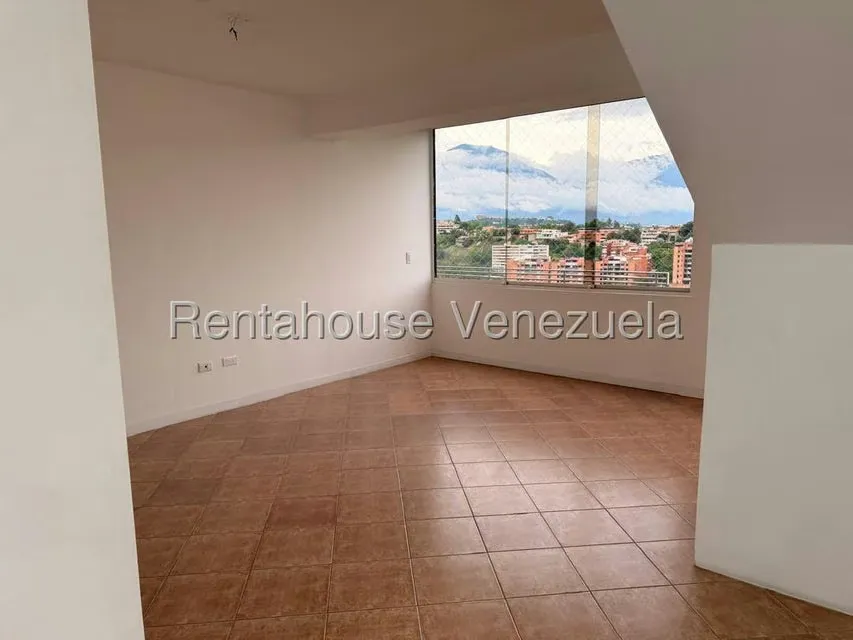 Apartamento (Duplex) en Alquiler en Las Esmeraldas, Distrito Metropolitano - 16