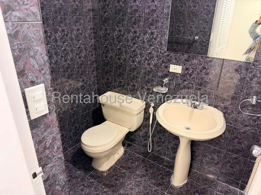 Apartamento (Duplex) en Alquiler en Las Esmeraldas, Distrito Metropolitano - 18