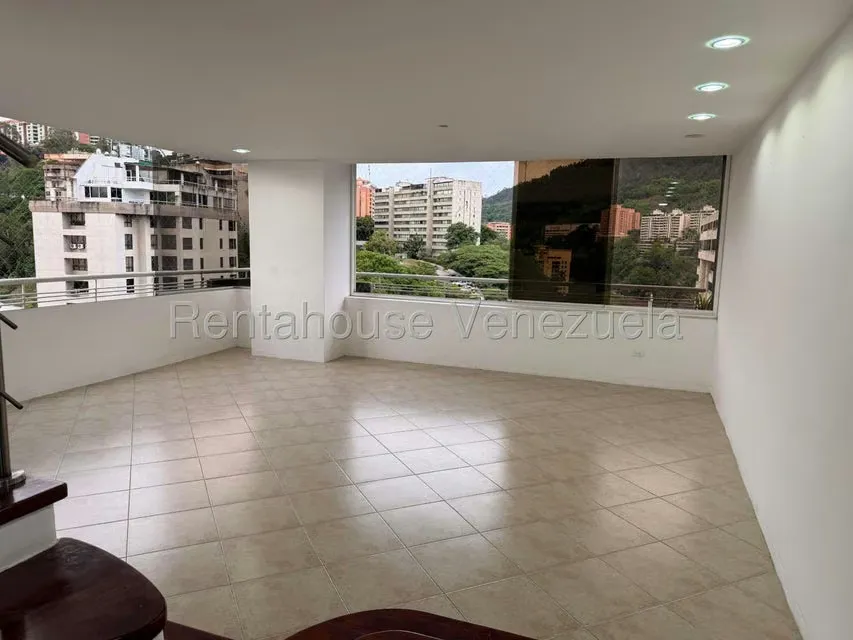 Apartamento (Duplex) en Alquiler en Las Esmeraldas, Distrito Metropolitano - 5