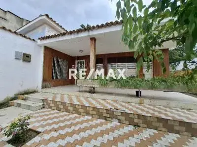 CASA EN VENTA CON LOCAL COMERCIAL EN BEJUMA EDO. CARABOBO