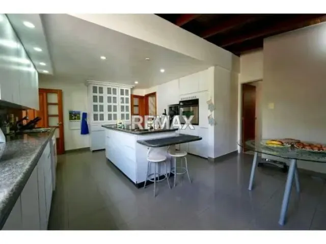 Hermosa casa en venta ubicada en Cumbre de Curumo BARUTA - 14