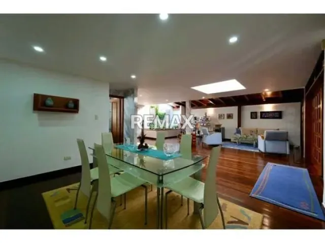 Hermosa casa en venta ubicada en Cumbre de Curumo BARUTA - 4
