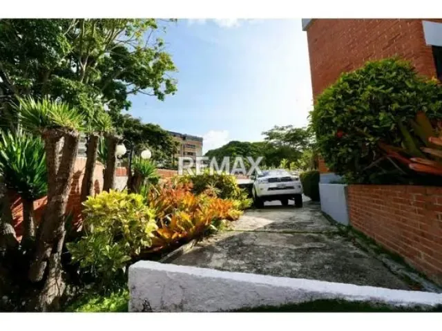 Hermosa casa en venta ubicada en Cumbre de Curumo BARUTA - 10