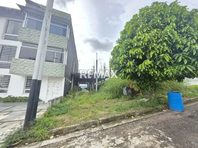 En venta parcela ubicada en la urbanización Colinas de Pirineos