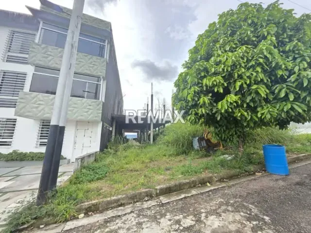 En venta parcela ubicada en la urbanización Colinas de Pirineos