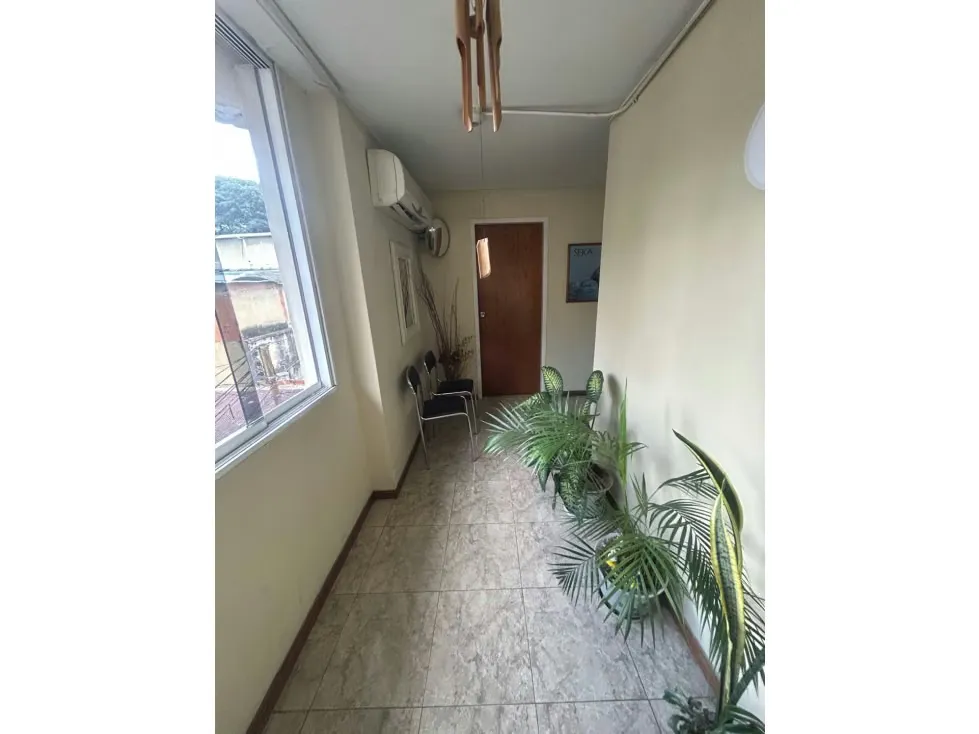 Alquilo cubiculos 18m2 Los Caobos 4005