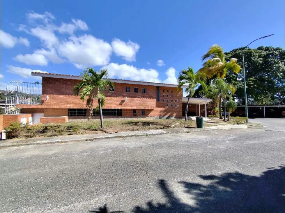Se Vende Casa en Calle Cerrada 700m2 Prados del Este Para Actualizar
