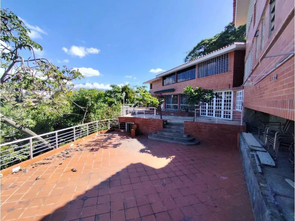 Se Vende Casa en Calle Cerrada 700m2 Prados del Este Para Actualizar - 2