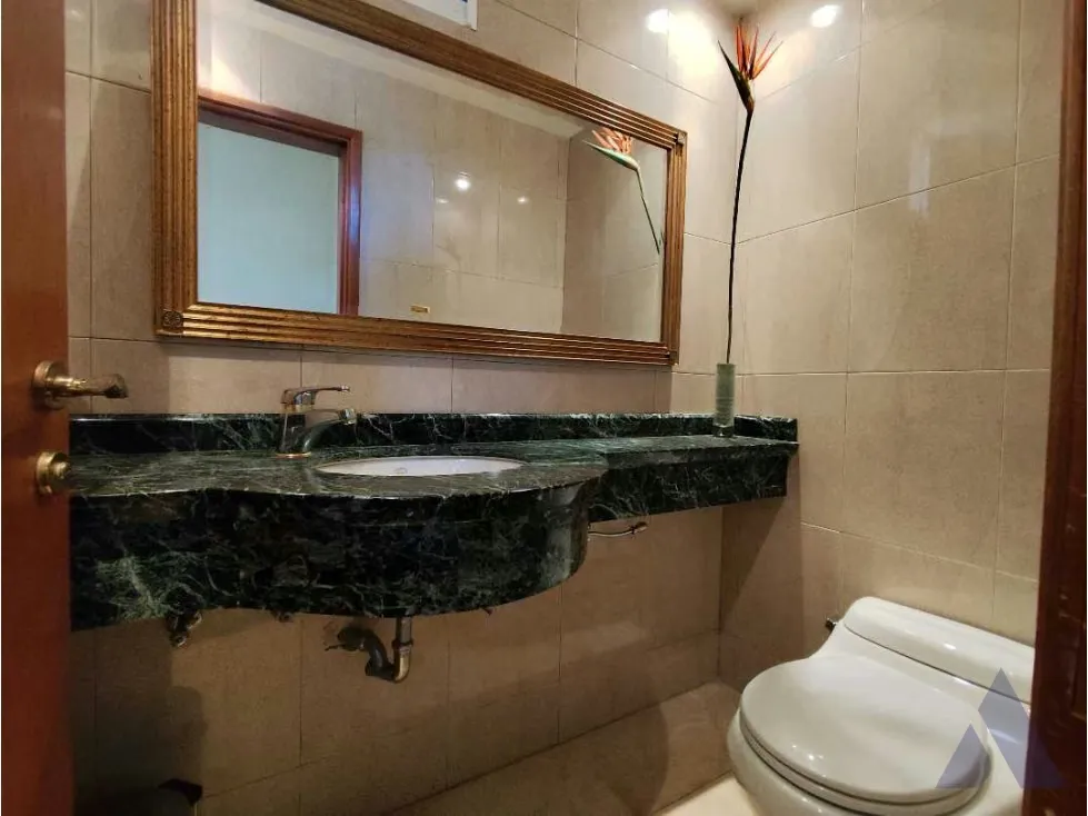 Se Vende Casa en Calle Cerrada 700m2 Prados del Este Para Actualizar - 14