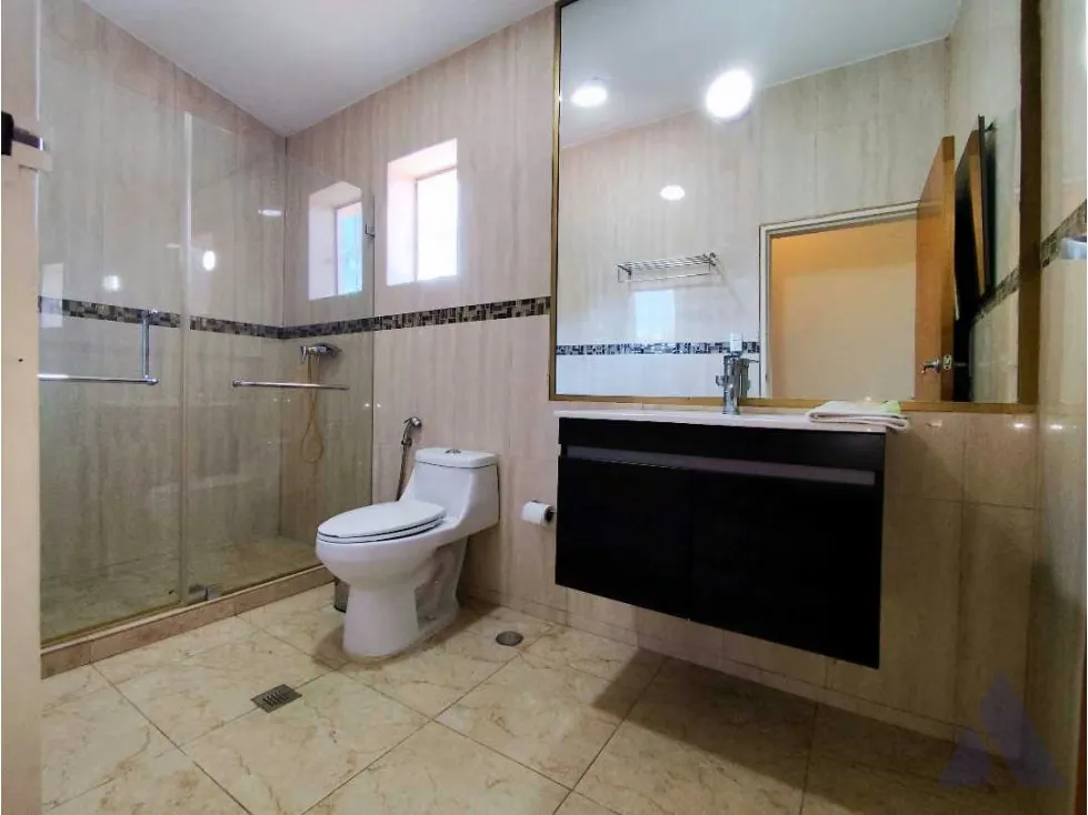 Se Vende Casa en Calle Cerrada 700m2 Prados del Este Para Actualizar - 31