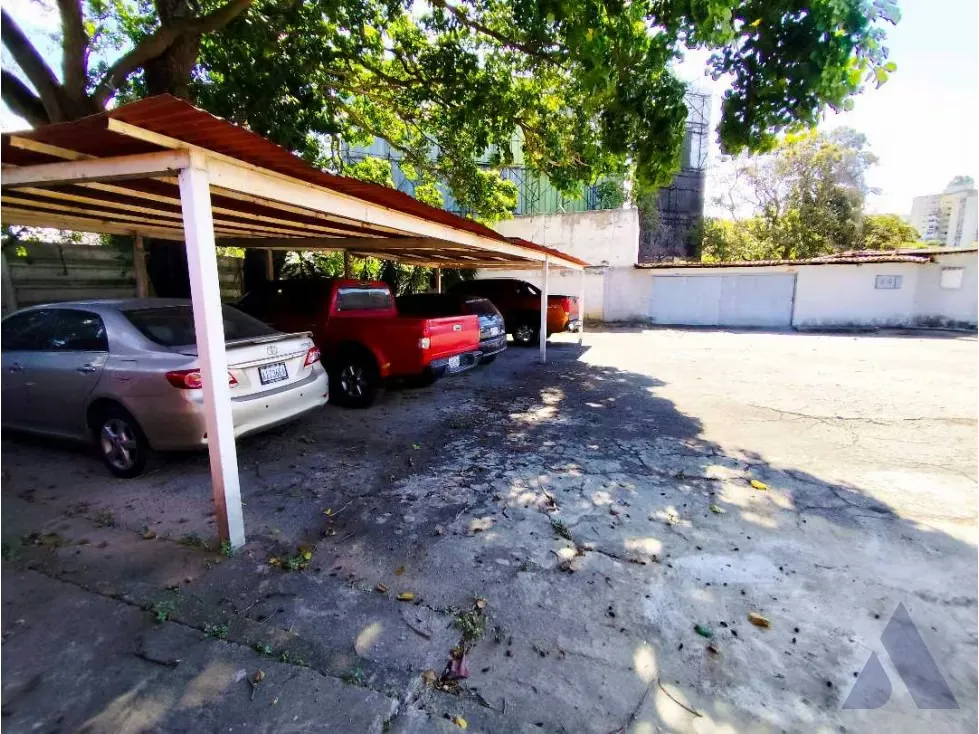 Se Vende Casa en Calle Cerrada 700m2 Prados del Este Para Actualizar - 56